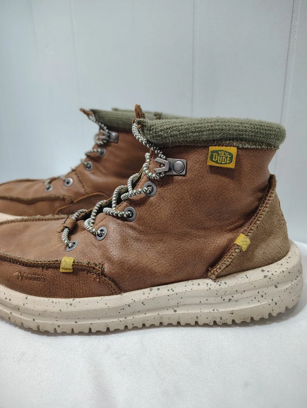 HEYDUDE Bradley Youth Leather Chukka Boots Size 4Y Brown Tan